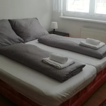 Flat For 2 People, Wifi شقة اوسترافا